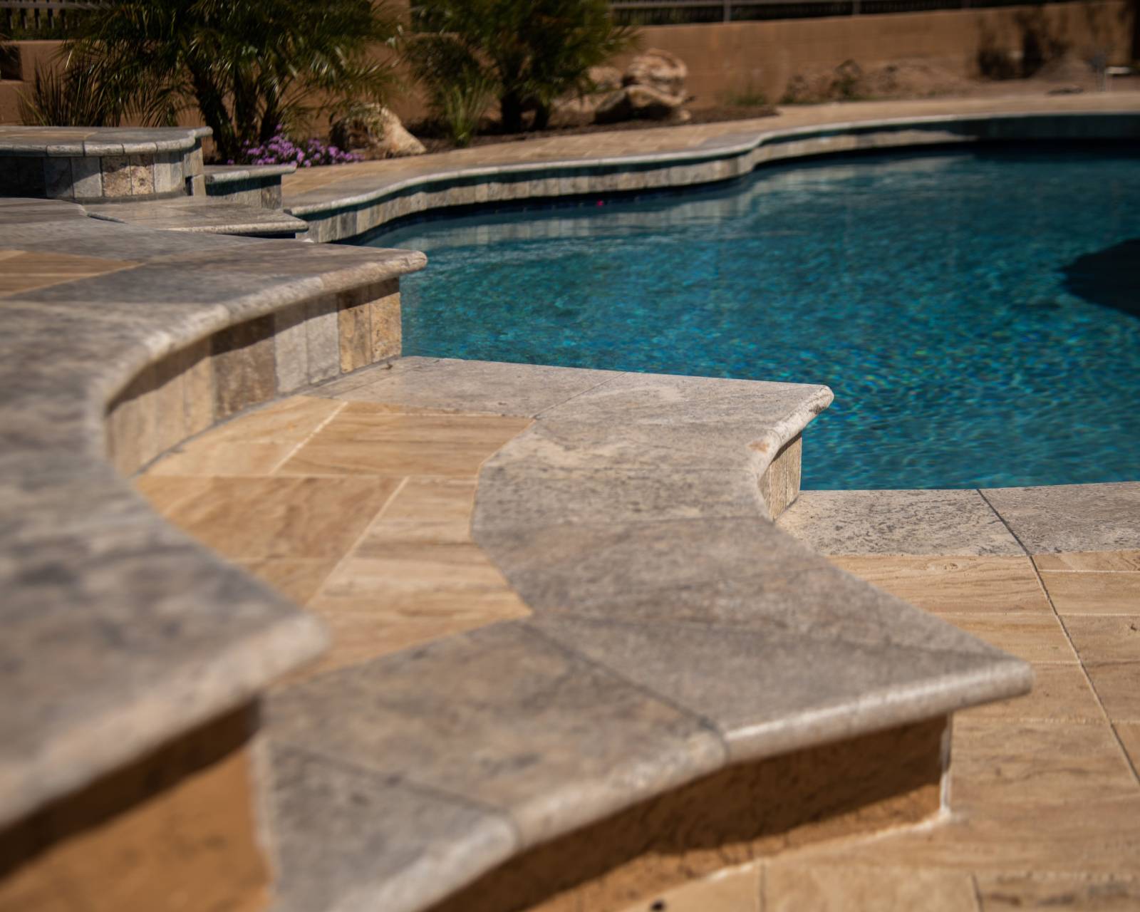 dalle en pierre exterieur piscine frejus var