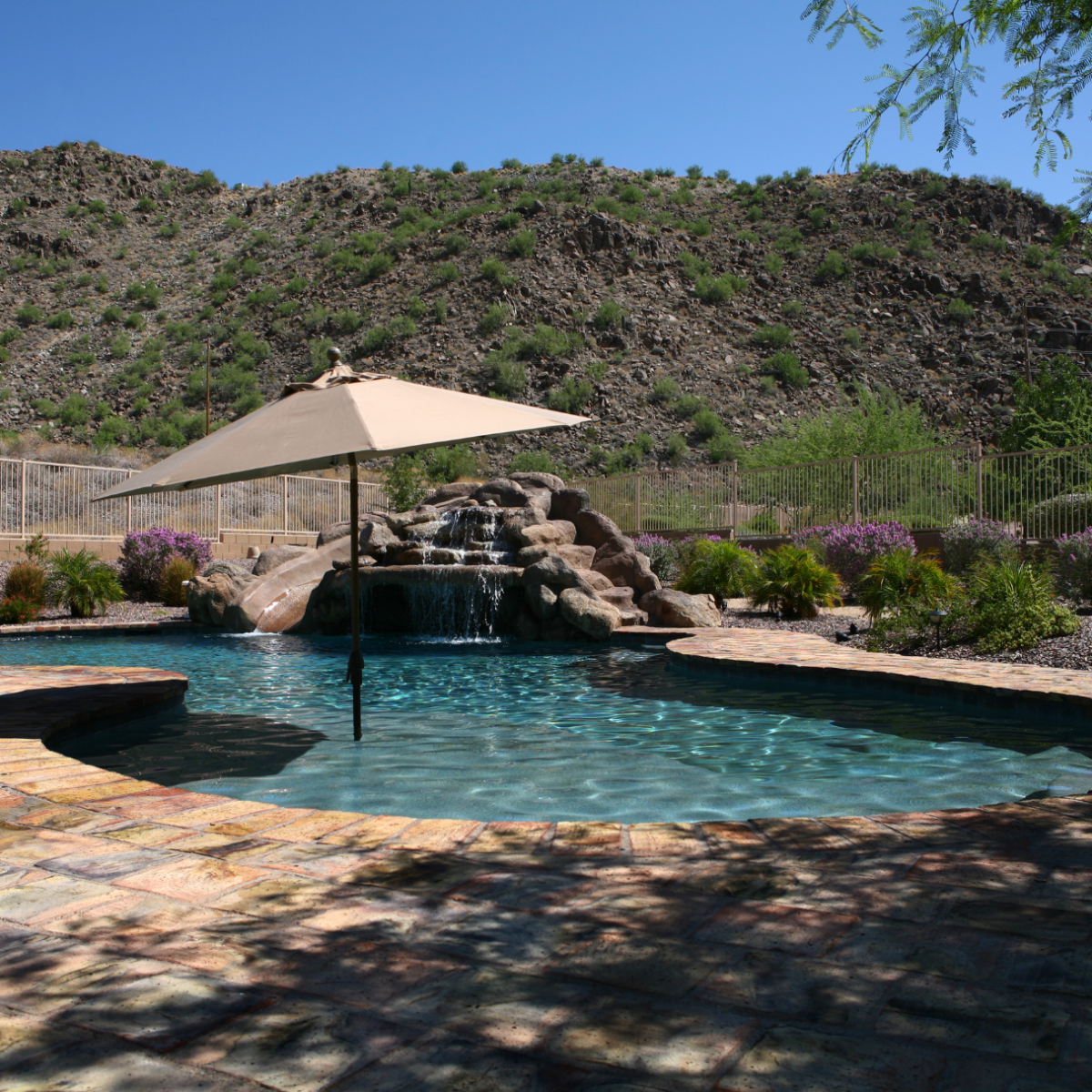 société de marbrerie terrasse de piscine en pierre d’égypte du sinaï à sainte-maxime 83120