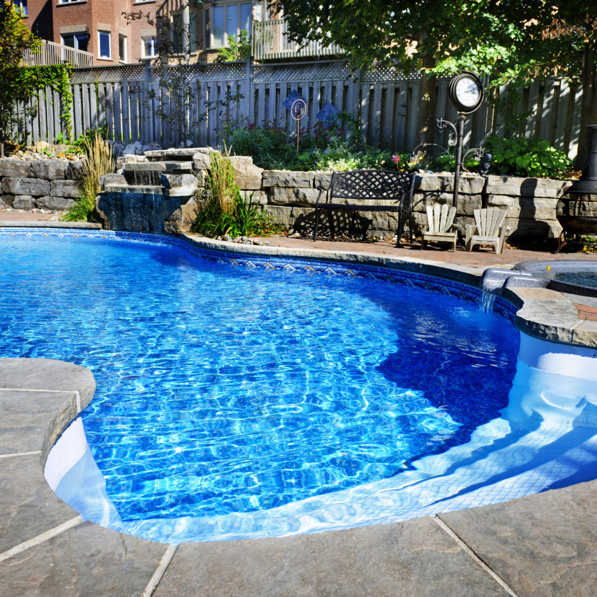 artisan marbrier margelles en travertin gris silver pour piscine à saint raphaël 83530 proche agay