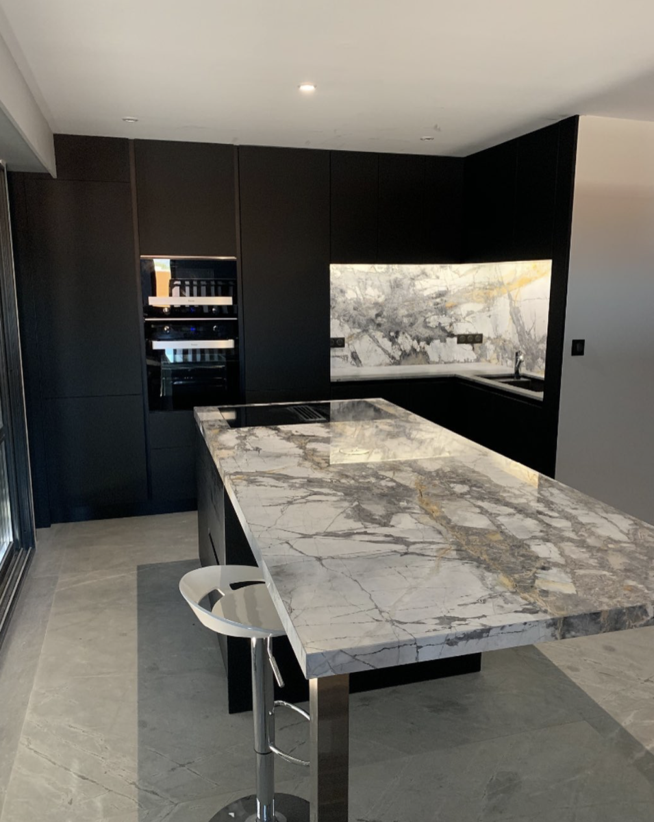 plan de travail en quartzite Invisible Grey à Fréjus 