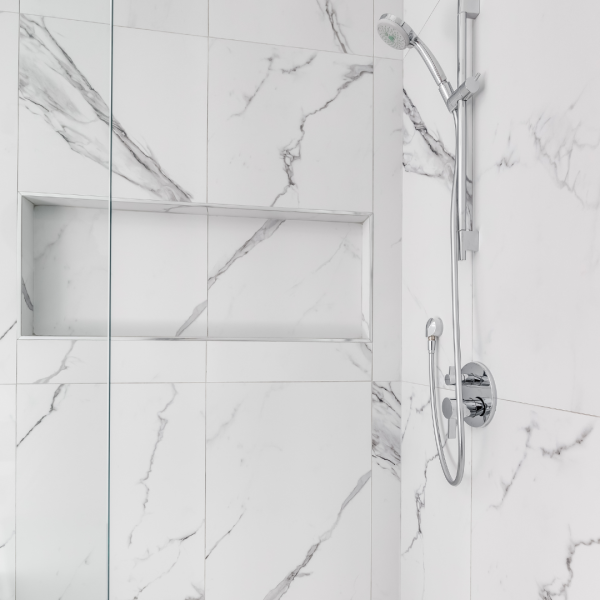 douche à l'italienne en marbre - entreprise de marbrerie Cannes