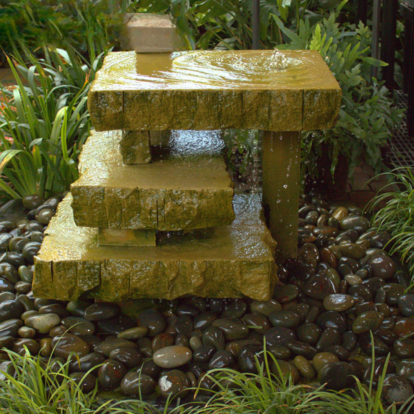 fontaine en pierre naturelle a sainte maxime